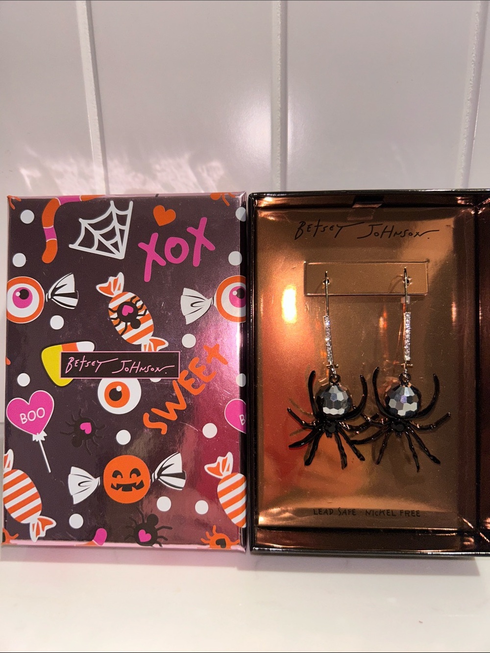 Betsey Johnson Faux-Stone&black faceted Halloween Spider Dangle EarringsNIB/NWT - Picture 3 of 6